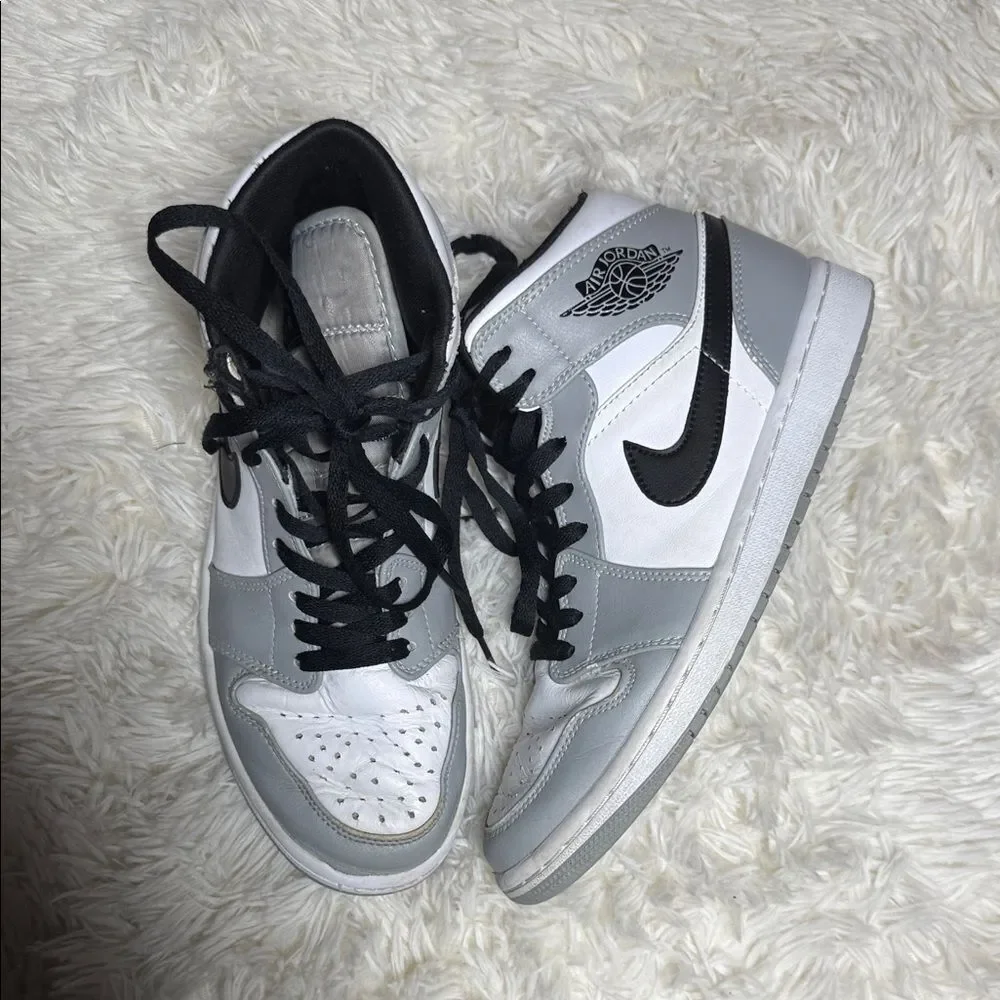 Jordan 1 Mid Light Smoke Grey